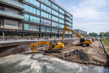 910597 Afbeelding van de werkzaamheden ten behoeve van het opnieuw aanleggen van de Stadsbuitengracht te Utrecht, ter ...